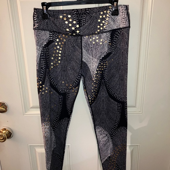 L | Fabletics Salar Legging - Picture 2 of 5